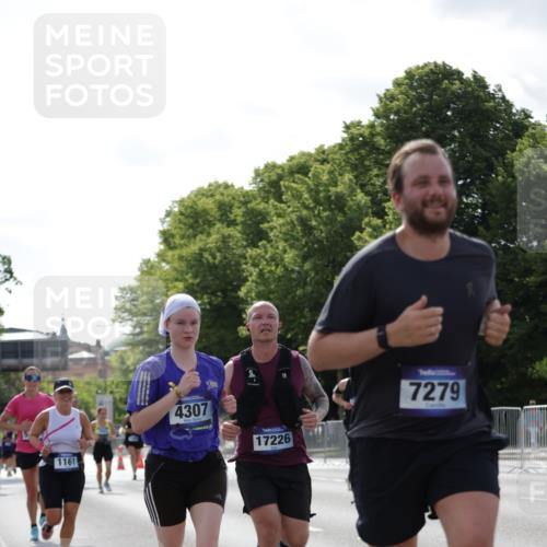 29.06.2025 - hella hamburg halbmarathon Jannik Wohlers http://msf.ph/oto/8282895 29.06.2025 10:03:05 Lombardsbrücke 1114, 1161, 1885, 2594, 2619, 2683, 2759, 4307, 4511, 5384, 5464, 6391, 6453, 7277, 7278, 7279, 7290, 7935, 9453, 11556, 12211, 12212, 12377, 12843, 13793, 13976, 15539, 15643, 16371, 16605, 17096, 17226, 17550, 18028, 18999 meine-sportfotos.de