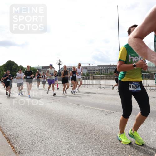 29.06.2025 - hella hamburg halbmarathon Lena Gebhardt http://msf.ph/oto/8282901 29.06.2025 10:20:40 Lombardsbrücke 1798, 4754, 1908, 116, 1011, 1046, 1069, 1471, 1474, 2053, 2101, 2325, 2478, 2834, 2923, 2945, 3247, 3434, 3733, 3781, 3842, 4154, 4166, 4288, 4350, 4422, 4614, 4754, 4869, 5041, 5181, 5625, 5811, 5812, 5831, 5937, 6608, 6951, 7018, 7101, 7131, 7739, 7744, 8025, 8113, 8462, 8588, 8724, 8940, 9005, 9011, 9136, 9236, 9722, 9735, 9873, 9981, 10041, 10050, 10350, 10414, 10595, 10613, 10647, 10754, 11100, 11145, 11603, 11835, 11995, 12844 meine-sportfotos.de