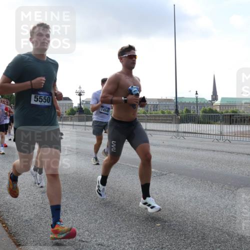 29.06.2025 - hella hamburg halbmarathon Lena Gebhardt http://msf.ph/oto/8282947 29.06.2025 09:45:44 Lombardsbrücke 5550, 14549, 57, 1080, 1686, 1707, 1758, 1894, 1990, 2460, 2689, 3043, 4050, 4129, 4463, 4679, 4698, 4749, 5070, 5187, 5328, 5550, 5746, 5826, 6358, 6878, 7186, 7272, 7389, 7481, 7651, 7723, 7880, 7965, 8062, 8190, 8209, 8883, 9137, 9381, 9571, 9634, 10017, 10171, 10270, 10484, 10876, 11120, 11413, 11857, 12049, 12189, 12232, 12234, 12308, 12681, 12691, 12988, 13066, 13167, 13343, 13618, 13686, 13754, 14028, 14167, 15672, 16157 meine-sportfotos.de
