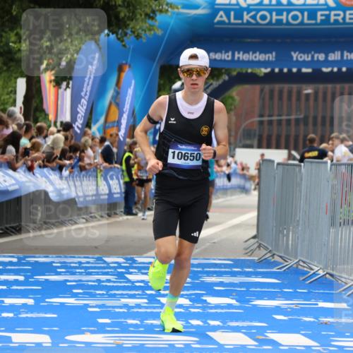 29.06.2025 - hella hamburg halbmarathon Strokosch-Dieckow http://msf.ph/oto/8282966 29.06.2025 10:22:11 Ziel 10650, 18693 meine-sportfotos.de
