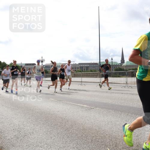 29.06.2025 - hella hamburg halbmarathon Lena Gebhardt http://msf.ph/oto/8282975 29.06.2025 10:20:40 Lombardsbrücke 5625, 18007, 1798, 190, 1011, 1046, 1069, 1471, 1474, 2053, 2101, 2325, 2478, 2834, 2923, 2945, 3247, 3434, 3733, 3781, 3842, 4154, 4166, 4288, 4350, 4422, 4614, 4754, 4869, 5041, 5181, 5625, 5811, 5812, 5831, 5937, 6608, 6951, 7018, 7101, 7131, 7739, 7744, 8025, 8113, 8462, 8588, 8724, 8940, 9005, 9011, 9136, 9236, 9722, 9735, 9873, 9981, 10041, 10050, 10350, 10414, 10595, 10613, 10647, 10754, 11100, 11145, 11603, 11835, 11995, 12844 meine-sportfotos.de