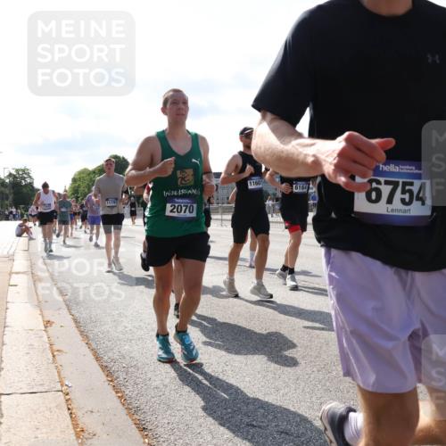 29.06.2025 - hella hamburg halbmarathon Lena Gebhardt http://msf.ph/oto/8282994 29.06.2025 09:58:12 Lombardsbrücke 11791, 2070, 11607, 6164, 6754, 1034, 1094, 1179, 1190, 1258, 1285, 1320, 1321, 1335, 1563, 1815, 1870, 2034, 2070, 2138, 2397, 2417, 2448, 2612, 2636, 2656, 2711, 2946, 3041, 3058, 3091, 3114, 3251, 3859, 4814, 4903, 5032, 5093, 5305, 5672, 5721, 5775, 5894, 6164, 6272, 6355, 6356, 6433, 6569, 6580, 6585, 6628, 6754, 6776, 6897, 7065, 7134, 7409, 7478, 7509, 7646, 7724, 7856, 7896, 7952, 7976, 8154, 8311, 8393, 8508, 8590, 8825, 9012, 9057, 9562, 9656, 10084 meine-sportfotos.de