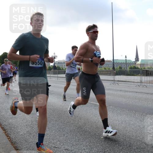 29.06.2025 - hella hamburg halbmarathon Lena Gebhardt http://msf.ph/oto/8283003 29.06.2025 09:45:44 Lombardsbrücke 5550, 14549, 57, 1080, 1686, 1707, 1758, 1894, 1990, 2460, 2689, 3043, 4050, 4129, 4463, 4679, 4698, 4749, 5070, 5187, 5328, 5550, 5746, 5826, 6358, 6878, 7186, 7272, 7389, 7481, 7651, 7723, 7880, 7965, 8062, 8190, 8209, 8883, 9137, 9381, 9571, 9634, 10017, 10171, 10270, 10484, 10876, 11120, 11413, 11857, 12049, 12189, 12232, 12234, 12308, 12681, 12691, 12988, 13066, 13167, 13343, 13618, 13686, 13754, 14028, 14167, 15672, 16157 meine-sportfotos.de