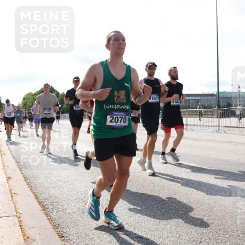 29.06.2025 - hella hamburg halbmarathon Lena Gebhardt http://msf.ph/oto/8283088 29.06.2025 09:58:13 Lombardsbrücke 11791, 309, 2070, 1607, 6164, 1034, 1094, 1179, 1190, 1258, 1285, 1320, 1321, 1335, 1563, 1815, 1870, 2034, 2070, 2138, 2397, 2417, 2448, 2612, 2636, 2656, 2711, 2946, 3041, 3058, 3091, 3114, 3251, 3859, 4814, 4903, 5093, 5305, 5672, 5721, 5775, 5894, 6164, 6272, 6355, 6356, 6433, 6569, 6580, 6585, 6628, 6754, 6776, 6897, 7065, 7134, 7409, 7478, 7509, 7646, 7724, 7856, 7896, 7952, 7976, 8154, 8311, 8393, 8508, 8590, 8825, 9012, 9057, 9562, 9656, 10084 meine-sportfotos.de