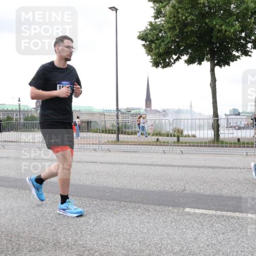 29.06.2025 - hella hamburg halbmarathon Lena Gebhardt http://msf.ph/oto/8283095 29.06.2025 10:55:07 Lombardsbrücke 15, 1013, 1198, 2084, 2090, 2452, 2566, 2632, 3002, 3115, 3157, 3274, 3577, 4039, 4191, 4192, 4628, 5040, 5392, 5483, 5500, 5727, 5882, 6395, 6396, 6839, 6944, 6982, 7219, 7238, 7680, 7766, 8012, 8186, 8403, 8519, 9521, 9596, 10109, 10331, 10458, 10471, 10686, 11033, 11109, 11226, 11287, 11737, 11788, 11908, 12147, 12148, 12240, 12268, 12270, 13098, 13230, 13272, 13283, 13548, 13944, 13945, 13979, 13980, 14515, 14727, 15152, 15160, 16385 meine-sportfotos.de