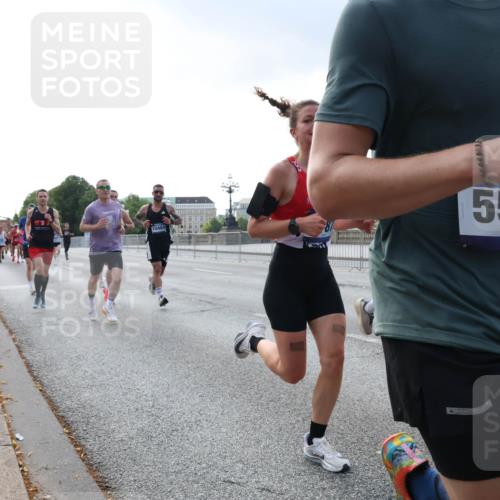 29.06.2025 - hella hamburg halbmarathon Lena Gebhardt http://msf.ph/oto/8283099 29.06.2025 09:45:45 Lombardsbrücke 10484, 5550, 57, 1080, 1686, 1707, 1758, 1894, 1990, 2460, 2689, 3043, 4050, 4129, 4463, 4679, 4698, 4749, 5070, 5187, 5328, 5550, 5746, 5826, 6358, 6878, 7186, 7272, 7389, 7481, 7651, 7723, 7880, 7965, 8062, 8190, 8209, 8883, 9137, 9381, 9571, 9634, 10017, 10171, 10270, 10484, 10876, 11120, 11413, 11857, 12189, 12232, 12234, 12308, 12681, 12691, 12988, 13066, 13167, 13343, 13618, 13686, 13754, 14028, 14167, 15672 meine-sportfotos.de