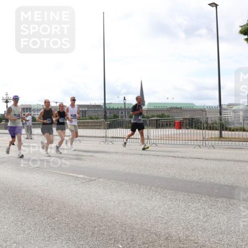 29.06.2025 - hella hamburg halbmarathon Lena Gebhardt http://msf.ph/oto/8283118 29.06.2025 10:20:41 Lombardsbrücke 17987, 14500, 1011, 1046, 1069, 1471, 1474, 2053, 2101, 2325, 2478, 2834, 2923, 2945, 3247, 3434, 3733, 3781, 3842, 4082, 4154, 4166, 4288, 4350, 4422, 4614, 4754, 4869, 5041, 5181, 5625, 5811, 5812, 5831, 5937, 6608, 6951, 7018, 7101, 7131, 7739, 8025, 8113, 8462, 8588, 8724, 8940, 9005, 9011, 9136, 9236, 9722, 9735, 9873, 9981, 10041, 10050, 10350, 10414, 10595, 10613, 10647, 10754, 11100, 11145, 11603, 11835, 11995, 12844 meine-sportfotos.de