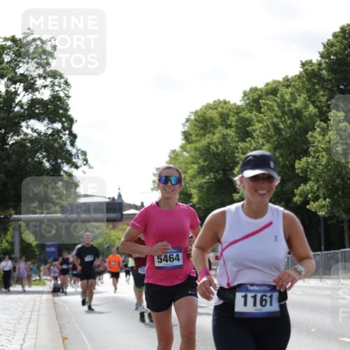 29.06.2025 - hella hamburg halbmarathon Jannik Wohlers http://msf.ph/oto/8283152 29.06.2025 10:03:08 Lombardsbrücke 1114, 1161, 1885, 2619, 2683, 2759, 4307, 4511, 5384, 5396, 5464, 6391, 6453, 7277, 7278, 7279, 8484, 9453, 10389, 11556, 12377, 13793, 13976, 15539, 15643, 15859, 16371, 17096, 17226, 17550, 18028, 18999 meine-sportfotos.de