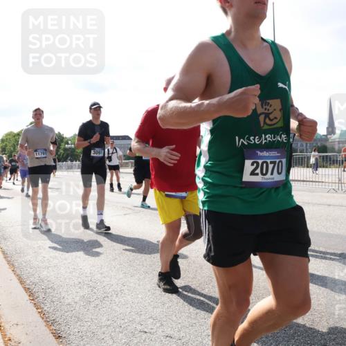 29.06.2025 - hella hamburg halbmarathon Lena Gebhardt http://msf.ph/oto/8283162 29.06.2025 09:58:13 Lombardsbrücke 11791, 3091, 1303, 2070, 1034, 1094, 1179, 1190, 1258, 1285, 1320, 1321, 1335, 1563, 1815, 1870, 2034, 2070, 2138, 2397, 2417, 2448, 2612, 2636, 2656, 2711, 2946, 3041, 3058, 3091, 3114, 3251, 3859, 4814, 4903, 5093, 5305, 5672, 5721, 5775, 5894, 6164, 6272, 6355, 6356, 6433, 6569, 6580, 6585, 6628, 6754, 6776, 6897, 7065, 7134, 7409, 7478, 7509, 7646, 7724, 7856, 7896, 7952, 7976, 8154, 8311, 8393, 8508, 8590, 8825, 9012, 9057, 9562, 9656, 10084 meine-sportfotos.de
