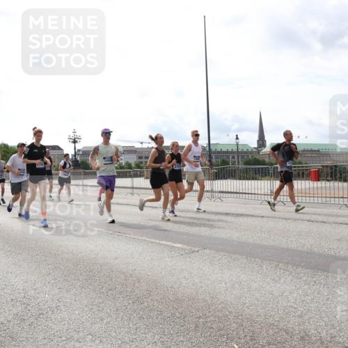 29.06.2025 - hella hamburg halbmarathon Lena Gebhardt http://msf.ph/oto/8283164 29.06.2025 10:20:41 Lombardsbrücke 16638, 18007, 17987, 14500, 4754, 1011, 1046, 1069, 1471, 1474, 2053, 2101, 2325, 2478, 2834, 2923, 2945, 3247, 3434, 3733, 3781, 3842, 4082, 4154, 4166, 4288, 4350, 4422, 4614, 4754, 4869, 5041, 5181, 5625, 5811, 5812, 5831, 5937, 6608, 6951, 7018, 7101, 7131, 7739, 8025, 8113, 8462, 8588, 8724, 8940, 9005, 9011, 9136, 9236, 9722, 9735, 9873, 9981, 10041, 10050, 10350, 10414, 10595, 10613, 10647, 10754, 11100, 11145, 11603, 11835, 11995, 12844 meine-sportfotos.de
