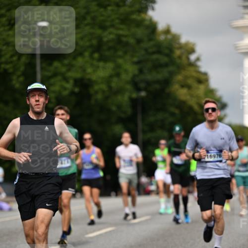 29.06.2025 - hella hamburg halbmarathon Dr. Thomas Lammeyer http://msf.ph/oto/8283181 29.06.2025 10:15:52 Kennedybrücke 1062, 1790, 2661, 3746, 3837, 4499, 6966, 7370, 7474, 8368, 9119, 9253, 9254, 9405, 10042 meine-sportfotos.de