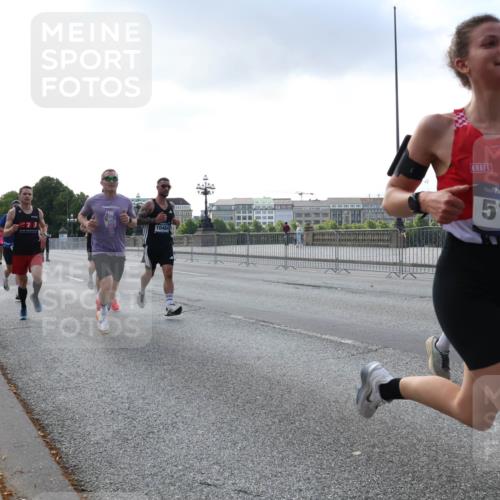 29.06.2025 - hella hamburg halbmarathon Lena Gebhardt http://msf.ph/oto/8283198 29.06.2025 09:45:45 Lombardsbrücke 10484, 5187, 57, 1080, 1686, 1707, 1758, 1894, 1990, 2460, 2689, 3043, 4050, 4129, 4463, 4679, 4698, 4749, 5070, 5187, 5328, 5550, 5746, 5826, 6358, 6878, 7186, 7272, 7389, 7481, 7651, 7723, 7880, 7965, 8062, 8190, 8209, 8883, 9137, 9381, 9571, 9634, 10017, 10171, 10270, 10484, 10876, 11120, 11413, 11857, 12189, 12232, 12234, 12308, 12681, 12691, 12988, 13066, 13167, 13343, 13618, 13686, 13754, 14028, 14167, 15672 meine-sportfotos.de