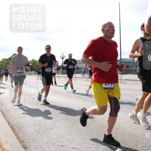 29.06.2025 - hella hamburg halbmarathon Lena Gebhardt http://msf.ph/oto/8283212 29.06.2025 09:58:13 Lombardsbrücke 11791, 13033, 3091, 5093, 1160, 1034, 1094, 1179, 1190, 1258, 1285, 1320, 1321, 1335, 1563, 1815, 1870, 2034, 2070, 2138, 2397, 2417, 2448, 2612, 2636, 2656, 2711, 2946, 3041, 3058, 3091, 3114, 3251, 3859, 4814, 4903, 5093, 5305, 5672, 5721, 5775, 5894, 6164, 6272, 6355, 6356, 6433, 6569, 6580, 6585, 6628, 6754, 6776, 6897, 7065, 7134, 7409, 7478, 7509, 7646, 7724, 7856, 7896, 7952, 7976, 8154, 8311, 8393, 8508, 8590, 8825, 9012, 9057, 9562, 9656, 10084 meine-sportfotos.de