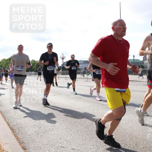 29.06.2025 - hella hamburg halbmarathon Lena Gebhardt http://msf.ph/oto/8283258 29.06.2025 09:58:13 Lombardsbrücke 11791, 3091, 5093, 13033, 13691, 11607, 1034, 1094, 1179, 1190, 1258, 1285, 1320, 1321, 1335, 1563, 1815, 1870, 2034, 2070, 2138, 2397, 2417, 2448, 2612, 2636, 2656, 2711, 2946, 3041, 3058, 3091, 3114, 3251, 3859, 4814, 4903, 5093, 5305, 5672, 5721, 5775, 5894, 6164, 6272, 6355, 6356, 6433, 6569, 6580, 6585, 6628, 6754, 6776, 6897, 7065, 7134, 7409, 7478, 7509, 7646, 7724, 7856, 7896, 7952, 7976, 8154, 8311, 8393, 8508, 8590, 8825, 9012, 9057, 9562, 9656, 10084 meine-sportfotos.de