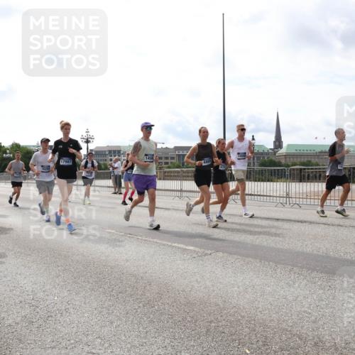 29.06.2025 - hella hamburg halbmarathon Lena Gebhardt http://msf.ph/oto/8283260 29.06.2025 10:20:42 Lombardsbrücke 14500, 17987, 16638, 16254, 5625, 2834, 1907, 4869, 14502, 1011, 1046, 1069, 1471, 1474, 2053, 2101, 2325, 2478, 2834, 2923, 2945, 3247, 3434, 3733, 3781, 3842, 4082, 4154, 4166, 4288, 4350, 4422, 4614, 4754, 4869, 5041, 5181, 5625, 5811, 5812, 5831, 5937, 6608, 6951, 7018, 7101, 7131, 7739, 8025, 8113, 8462, 8588, 8724, 8940, 9005, 9011, 9136, 9236, 9722, 9735, 9873, 9981, 10041, 10050, 10350, 10414, 10595, 10613, 10647, 10754, 11100, 11145, 11603, 11835, 11995, 12844 meine-sportfotos.de