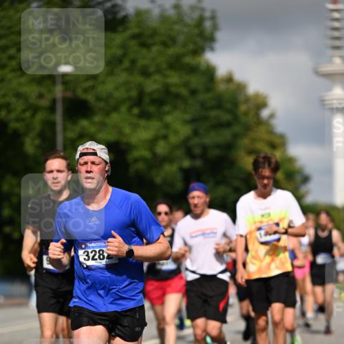 29.06.2025 - hella hamburg halbmarathon Dr. Thomas Lammeyer http://msf.ph/oto/8283280 29.06.2025 09:53:16 Kennedybrücke 1343, 1445, 1800, 1975, 2324, 2573, 2750, 2949, 3136, 3282, 3431, 4148, 4303, 4425, 5248, 5889, 6123, 6149, 6682, 7229, 7796, 8370, 8465, 9264, 9265, 9296, 9914, 10930 meine-sportfotos.de