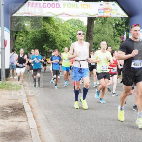 29.06.2025 - hella hamburg halbmarathon MichiJ http://msf.ph/oto/8283290 29.06.2025 10:32:24 Zwischen KM18-KM19 1415, 1697, 3004, 3021, 3907, 4310, 4981, 4999, 5476, 7005, 7093, 7191, 8063, 8722, 9374, 9931, 10193, 10246, 11648, 11848, 12711, 12966, 13807, 15535, 16549, 17376, 18691, 18765, 19206 meine-sportfotos.de
