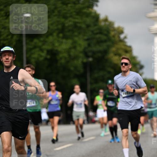 29.06.2025 - hella hamburg halbmarathon Dr. Thomas Lammeyer http://msf.ph/oto/8283297 29.06.2025 10:15:52 Kennedybrücke 1062, 1790, 2661, 3746, 3837, 4499, 6966, 7370, 7474, 8368, 9119, 9253, 9254, 9405, 10042 meine-sportfotos.de