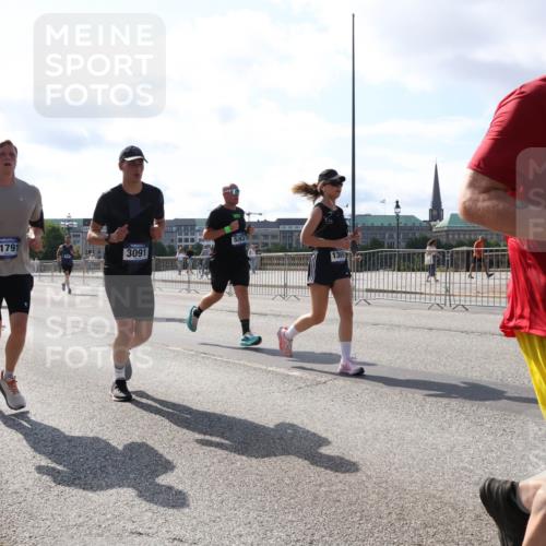 29.06.2025 - hella hamburg halbmarathon Lena Gebhardt http://msf.ph/oto/8283313 29.06.2025 09:58:14 Lombardsbrücke 11791, 13033, 3091, 5093, 1034, 1179, 1190, 1258, 1285, 1320, 1321, 1335, 1563, 1815, 1870, 2029, 2034, 2070, 2138, 2397, 2417, 2448, 2612, 2636, 2656, 2711, 2946, 3041, 3058, 3091, 3097, 3114, 3251, 3859, 4814, 4903, 5093, 5305, 5672, 5721, 5775, 5894, 6164, 6272, 6355, 6356, 6433, 6569, 6580, 6585, 6628, 6754, 6776, 6897, 7065, 7409, 7478, 7509, 7646, 7724, 7856, 7896, 7952, 7976, 8154, 8311, 8393, 8508, 8590, 8825, 9012, 9057, 9562, 9656, 10084 meine-sportfotos.de