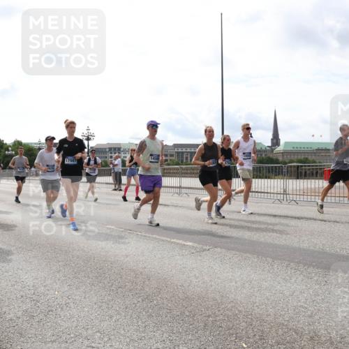 29.06.2025 - hella hamburg halbmarathon Lena Gebhardt http://msf.ph/oto/8283316 29.06.2025 10:20:42 Lombardsbrücke 5625, 638, 2007, 17987, 1450, 1450, 1011, 1046, 1069, 1471, 1474, 2053, 2101, 2325, 2478, 2834, 2923, 2945, 3247, 3434, 3733, 3781, 3842, 4082, 4154, 4166, 4288, 4350, 4422, 4614, 4754, 4869, 5041, 5181, 5625, 5811, 5812, 5831, 5937, 6608, 6951, 7018, 7101, 7131, 7739, 8025, 8113, 8462, 8588, 8724, 8940, 9005, 9011, 9136, 9236, 9722, 9735, 9873, 9981, 10041, 10050, 10350, 10414, 10595, 10613, 10647, 10754, 11100, 11145, 11603, 11835, 11995, 12844 meine-sportfotos.de