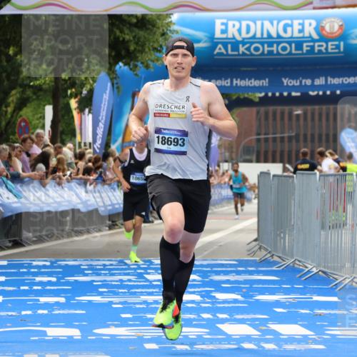 29.06.2025 - hella hamburg halbmarathon Strokosch-Dieckow http://msf.ph/oto/8283319 29.06.2025 10:22:08 Ziel 10650, 16068, 17886, 18693 meine-sportfotos.de