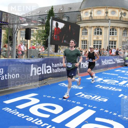 29.06.2025 - hella hamburg halbmarathon Michael Strokosch http://msf.ph/oto/8283325 29.06.2025 10:54:53 Ziel 1506, 2029, 4231, 6587, 9227, 10044, 12186, 14660, 16623, 16868, 17261 meine-sportfotos.de
