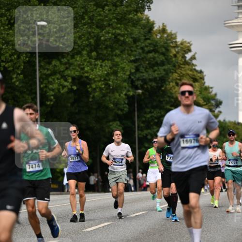 29.06.2025 - hella hamburg halbmarathon Dr. Thomas Lammeyer http://msf.ph/oto/8283332 29.06.2025 10:15:53 Kennedybrücke 1062, 1790, 2661, 3746, 3837, 4499, 6966, 7370, 7474, 8368, 9119, 9253, 9254, 9405, 10042 meine-sportfotos.de
