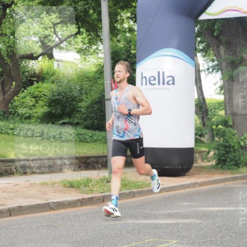 29.06.2025 - hella hamburg halbmarathon KatJ http://msf.ph/oto/8283349 29.06.2025 10:11:13 Zwischen KM18-KM19  meine-sportfotos.de