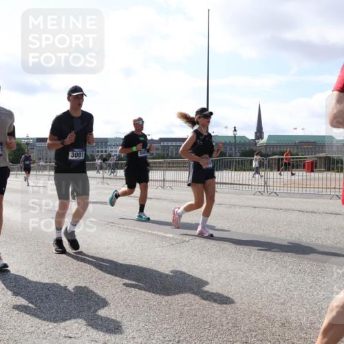 29.06.2025 - hella hamburg halbmarathon Lena Gebhardt http://msf.ph/oto/8283354 29.06.2025 09:58:14 Lombardsbrücke 033, 034, 11791, 3091, 5093, 1034, 1179, 1190, 1258, 1285, 1320, 1321, 1335, 1563, 1815, 1870, 2029, 2034, 2070, 2138, 2397, 2417, 2448, 2612, 2636, 2656, 2711, 2946, 3041, 3058, 3091, 3097, 3114, 3251, 3859, 4814, 4903, 5093, 5305, 5672, 5721, 5775, 5894, 6164, 6272, 6355, 6356, 6433, 6569, 6580, 6585, 6628, 6754, 6776, 6897, 7065, 7409, 7478, 7509, 7646, 7724, 7856, 7896, 7952, 7976, 8154, 8311, 8393, 8508, 8590, 8825, 9012, 9057, 9562, 9656, 10084 meine-sportfotos.de