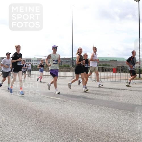 29.06.2025 - hella hamburg halbmarathon Lena Gebhardt http://msf.ph/oto/8283363 29.06.2025 10:20:42 Lombardsbrücke 16638, 17981, 14500, 4754, 1011, 1046, 1069, 1471, 1474, 2053, 2101, 2325, 2478, 2834, 2923, 2945, 3247, 3434, 3733, 3781, 3842, 4082, 4154, 4166, 4288, 4350, 4422, 4614, 4754, 4869, 5041, 5181, 5625, 5811, 5812, 5831, 5937, 6608, 6951, 7018, 7101, 7131, 7739, 8025, 8113, 8462, 8588, 8724, 8940, 9005, 9011, 9136, 9236, 9722, 9735, 9873, 9981, 10041, 10050, 10350, 10414, 10595, 10613, 10647, 10754, 11100, 11145, 11603, 11835, 11995, 12844 meine-sportfotos.de