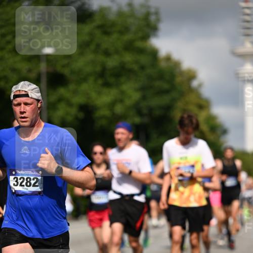 29.06.2025 - hella hamburg halbmarathon Dr. Thomas Lammeyer http://msf.ph/oto/8283369 29.06.2025 09:53:17 Kennedybrücke 1343, 1445, 1800, 1975, 2324, 2573, 2750, 2949, 3136, 3282, 3431, 4148, 4303, 4425, 5248, 5889, 6123, 6149, 6682, 7229, 7796, 8370, 8465, 9264, 9265, 9296, 9914, 10930 meine-sportfotos.de
