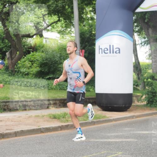 29.06.2025 - hella hamburg halbmarathon KatJ http://msf.ph/oto/8283385 29.06.2025 10:11:13 Zwischen KM18-KM19  meine-sportfotos.de
