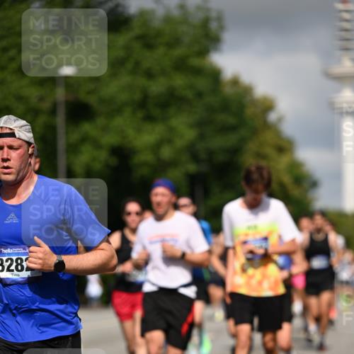 29.06.2025 - hella hamburg halbmarathon Dr. Thomas Lammeyer http://msf.ph/oto/8283391 29.06.2025 09:53:17 Kennedybrücke 1343, 1445, 1800, 1975, 2324, 2573, 2750, 2949, 3136, 3282, 3431, 4148, 4303, 4425, 5248, 5889, 6123, 6149, 6682, 7229, 7796, 8370, 8465, 9264, 9265, 9296, 9914, 10930 meine-sportfotos.de
