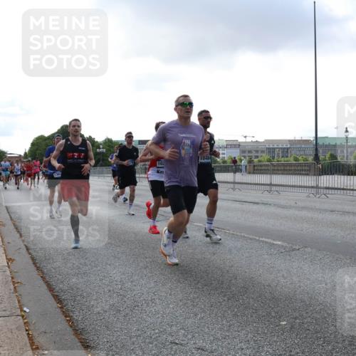 29.06.2025 - hella hamburg halbmarathon Lena Gebhardt http://msf.ph/oto/8283396 29.06.2025 09:45:46 Lombardsbrücke 1368, 102, 104841, 57, 1080, 1686, 1707, 1894, 1990, 2460, 2689, 3043, 4050, 4129, 4463, 4679, 4698, 4749, 4812, 5070, 5187, 5328, 5550, 5746, 5826, 6358, 6878, 7186, 7272, 7389, 7481, 7651, 7723, 7880, 7965, 8062, 8190, 8209, 8883, 9137, 9571, 9634, 10017, 10171, 10270, 10484, 10876, 11120, 11413, 11857, 12189, 12232, 12234, 12308, 12681, 12691, 12988, 13066, 13167, 13343, 13618, 13686, 13754, 14028, 14167 meine-sportfotos.de