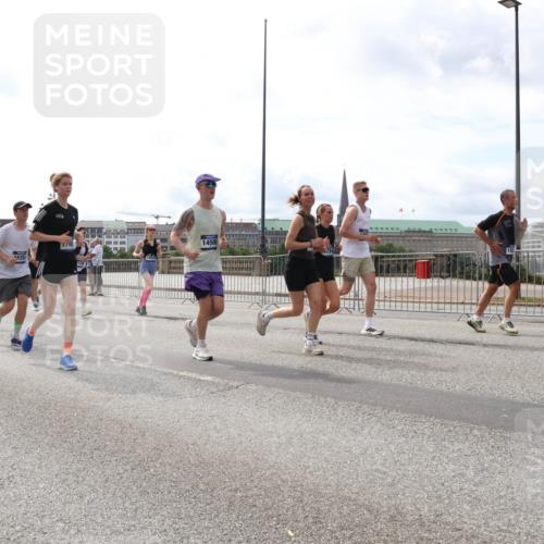 29.06.2025 - hella hamburg halbmarathon Lena Gebhardt http://msf.ph/oto/8283413 29.06.2025 10:20:42 Lombardsbrücke 16638, 2834, 1625, 1798, 14500, 1011, 1046, 1069, 1471, 1474, 2053, 2101, 2325, 2478, 2834, 2923, 2945, 3247, 3434, 3733, 3781, 3842, 4082, 4154, 4166, 4288, 4350, 4422, 4614, 4754, 4869, 5041, 5181, 5625, 5811, 5812, 5831, 5937, 6608, 6951, 7018, 7101, 7131, 7739, 8025, 8113, 8462, 8588, 8724, 8940, 9005, 9011, 9136, 9236, 9722, 9735, 9873, 9981, 10041, 10050, 10350, 10414, 10595, 10613, 10647, 10754, 11100, 11145, 11603, 11835, 11995, 12844 meine-sportfotos.de