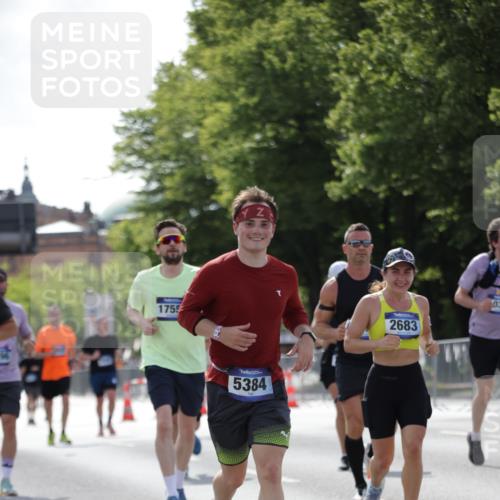 29.06.2025 - hella hamburg halbmarathon Jannik Wohlers http://msf.ph/oto/8283414 29.06.2025 10:03:10 Lombardsbrücke 1114, 1161, 1885, 2683, 2759, 4307, 4511, 5384, 5396, 5464, 6391, 6453, 7277, 7278, 7279, 8484, 10389, 11556, 12377, 13793, 13976, 15539, 15643, 15859, 16371, 17226, 17550, 18028, 18999 meine-sportfotos.de