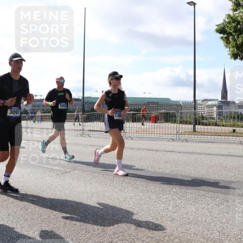 29.06.2025 - hella hamburg halbmarathon Lena Gebhardt http://msf.ph/oto/8283434 29.06.2025 09:58:14 Lombardsbrücke 791, 3091, 5093, 1369, 1034, 1179, 1190, 1258, 1285, 1320, 1321, 1335, 1563, 1815, 1870, 2029, 2034, 2070, 2138, 2397, 2417, 2448, 2612, 2636, 2656, 2711, 2946, 3041, 3058, 3091, 3097, 3114, 3251, 3859, 4814, 4903, 5093, 5305, 5672, 5721, 5775, 5894, 6164, 6272, 6355, 6356, 6433, 6569, 6580, 6585, 6628, 6754, 6776, 6897, 7065, 7409, 7478, 7509, 7646, 7724, 7856, 7896, 7952, 7976, 8154, 8311, 8393, 8508, 8590, 8825, 9012, 9057, 9562, 9656, 10084 meine-sportfotos.de