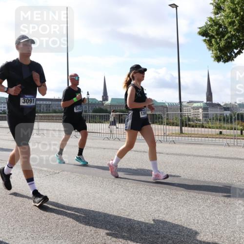 29.06.2025 - hella hamburg halbmarathon Lena Gebhardt http://msf.ph/oto/8283459 29.06.2025 09:58:14 Lombardsbrücke 11791, 3091, 1034, 1179, 1190, 1258, 1285, 1320, 1321, 1335, 1563, 1815, 1870, 2029, 2034, 2070, 2138, 2397, 2417, 2448, 2612, 2636, 2656, 2711, 2946, 3041, 3058, 3091, 3097, 3114, 3251, 3859, 4814, 4903, 5093, 5305, 5672, 5721, 5775, 5894, 6164, 6272, 6355, 6356, 6433, 6569, 6580, 6585, 6628, 6754, 6776, 6897, 7065, 7409, 7478, 7509, 7646, 7724, 7856, 7896, 7952, 7976, 8154, 8311, 8393, 8508, 8590, 8825, 9012, 9057, 9562, 9656, 10084 meine-sportfotos.de