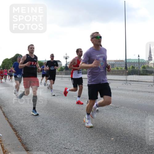 29.06.2025 - hella hamburg halbmarathon Lena Gebhardt http://msf.ph/oto/8283464 29.06.2025 09:45:46 Lombardsbrücke 13686, 6878, 57, 1080, 1686, 1707, 1894, 1990, 2460, 2689, 3043, 4050, 4129, 4463, 4679, 4698, 4749, 4812, 5070, 5187, 5328, 5550, 5746, 5826, 6358, 6878, 7186, 7272, 7389, 7481, 7651, 7723, 7880, 7965, 8062, 8190, 8209, 8883, 9137, 9571, 9634, 10017, 10171, 10270, 10484, 10876, 11120, 11413, 11857, 12189, 12232, 12234, 12308, 12681, 12691, 12988, 13066, 13167, 13343, 13618, 13686, 13754, 14028, 14167 meine-sportfotos.de