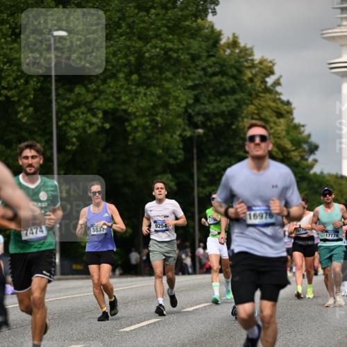 29.06.2025 - hella hamburg halbmarathon Dr. Thomas Lammeyer http://msf.ph/oto/8283468 29.06.2025 10:15:53 Kennedybrücke 1062, 1790, 2661, 3746, 3837, 4499, 6966, 7370, 7474, 8368, 9119, 9253, 9254, 9405, 10042 meine-sportfotos.de