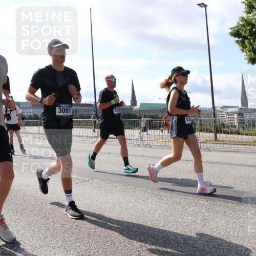 29.06.2025 - hella hamburg halbmarathon Lena Gebhardt http://msf.ph/oto/8283505 29.06.2025 09:58:14 Lombardsbrücke 11791, 3091, 593, 13, 1034, 1179, 1190, 1258, 1285, 1320, 1321, 1335, 1563, 1815, 1870, 2029, 2034, 2070, 2138, 2397, 2417, 2448, 2612, 2636, 2656, 2711, 2946, 3041, 3058, 3091, 3097, 3114, 3251, 3859, 4814, 4903, 5093, 5305, 5672, 5721, 5775, 5894, 6164, 6272, 6355, 6356, 6433, 6569, 6580, 6585, 6628, 6754, 6776, 6897, 7065, 7409, 7478, 7509, 7646, 7724, 7856, 7896, 7952, 7976, 8154, 8311, 8393, 8508, 8590, 8825, 9012, 9057, 9562, 9656, 10084 meine-sportfotos.de