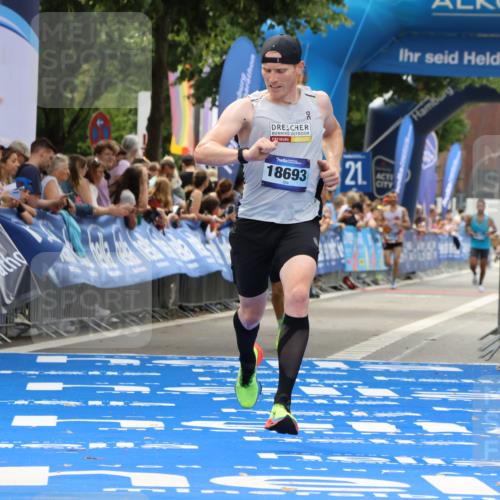29.06.2025 - hella hamburg halbmarathon Strokosch-Dieckow http://msf.ph/oto/8283545 29.06.2025 10:22:07 Ziel 10650, 16068, 17886, 18693 meine-sportfotos.de