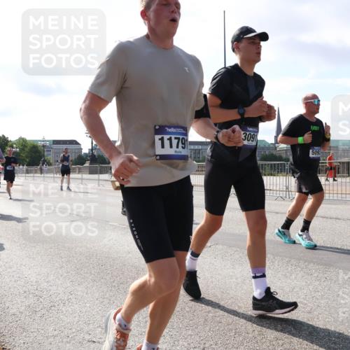 29.06.2025 - hella hamburg halbmarathon Lena Gebhardt http://msf.ph/oto/8283557 29.06.2025 09:58:15 Lombardsbrücke 13033, 1034, 11791, 3091, 5093, 1034, 1179, 1190, 1258, 1285, 1320, 1321, 1335, 1563, 1815, 1870, 2029, 2034, 2070, 2138, 2397, 2417, 2448, 2612, 2636, 2656, 2711, 3041, 3058, 3091, 3097, 3114, 3251, 3859, 4814, 4903, 5093, 5305, 5672, 5721, 5775, 5894, 6164, 6272, 6355, 6356, 6433, 6569, 6580, 6585, 6628, 6754, 6776, 6897, 7065, 7409, 7478, 7509, 7646, 7724, 7856, 7896, 7952, 7976, 8154, 8311, 8393, 8508, 8590, 8825, 9012, 9057, 9562, 9656, 10084 meine-sportfotos.de