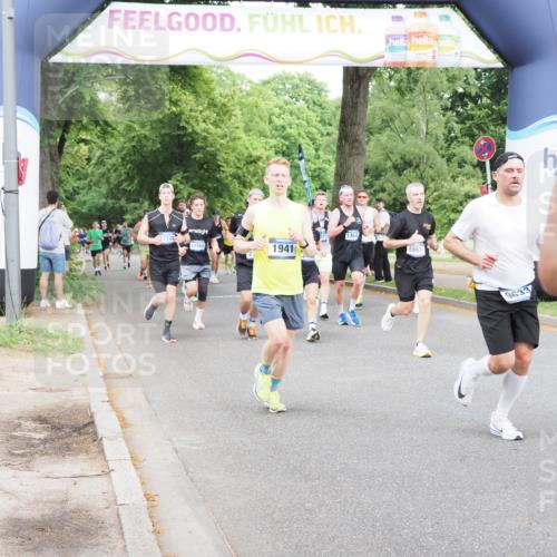 29.06.2025 - hella hamburg halbmarathon MichiJ http://msf.ph/oto/8283637 29.06.2025 10:32:28 Zwischen KM18-KM19 1220, 1941, 2365, 2402, 2707, 3004, 3021, 4981, 4999, 5231, 5476, 5624, 6991, 7005, 7191, 7322, 8871, 9374, 9444, 9633, 9931, 10193, 10246, 12657, 12711, 13975, 15280, 15535, 16549, 17376, 17406, 17729, 17977, 18107, 18437, 18464, 18691, 18765, 19206, 19210 meine-sportfotos.de