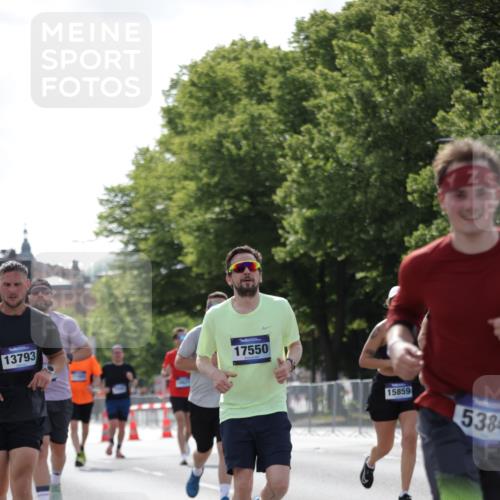 29.06.2025 - hella hamburg halbmarathon Jannik Wohlers http://msf.ph/oto/8283644 29.06.2025 10:03:12 Lombardsbrücke 1114, 1161, 1885, 2277, 2683, 2759, 4307, 5384, 5396, 5464, 6391, 7006, 7277, 7278, 7279, 8484, 10389, 11402, 12377, 13793, 13976, 15539, 15643, 15859, 16371, 16621, 17226, 17550, 18028, 18999 meine-sportfotos.de
