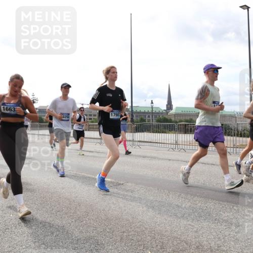 29.06.2025 - hella hamburg halbmarathon Lena Gebhardt http://msf.ph/oto/8283645 29.06.2025 10:20:43 Lombardsbrücke 18007, 1663, 6254, 1110, 17987, 1011, 1046, 1069, 1471, 1474, 2053, 2101, 2325, 2478, 2834, 2923, 2945, 3247, 3434, 3733, 3781, 3813, 3842, 4082, 4154, 4166, 4288, 4350, 4422, 4614, 4754, 4869, 5041, 5181, 5625, 5831, 5937, 6608, 6951, 7018, 7101, 7131, 7739, 8025, 8113, 8462, 8588, 8724, 8940, 9005, 9011, 9136, 9236, 9722, 9873, 9981, 10041, 10050, 10350, 10414, 10585, 10595, 10613, 10647, 10754, 11100, 11145, 11603, 11835, 11995, 12844 meine-sportfotos.de