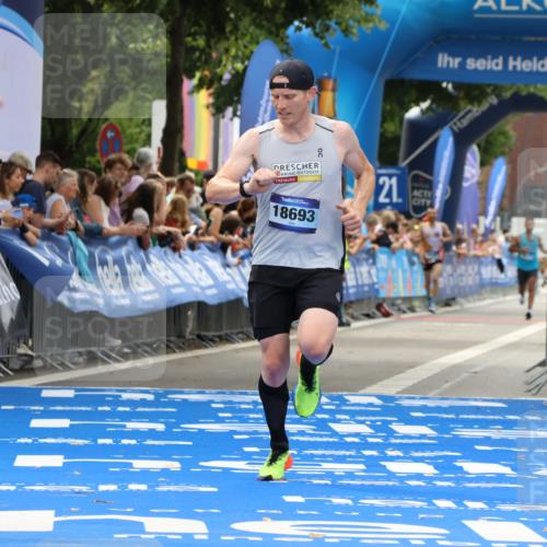 29.06.2025 - hella hamburg halbmarathon Strokosch-Dieckow http://msf.ph/oto/8283648 29.06.2025 10:22:07 Ziel 10650, 16068, 17886, 18693 meine-sportfotos.de