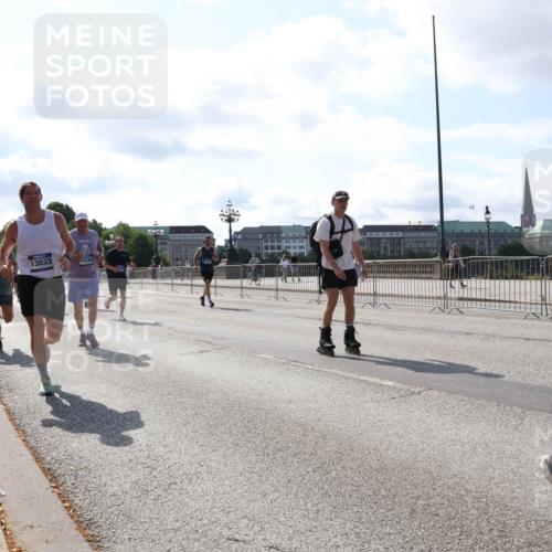 29.06.2025 - hella hamburg halbmarathon Lena Gebhardt http://msf.ph/oto/8283657 29.06.2025 09:58:15 Lombardsbrücke 1717, 13033, 1034, 1034, 1179, 1190, 1258, 1285, 1320, 1321, 1335, 1563, 1815, 1870, 2029, 2034, 2070, 2138, 2397, 2417, 2448, 2612, 2636, 2656, 2711, 3041, 3058, 3091, 3097, 3114, 3251, 3859, 4814, 4903, 5093, 5305, 5672, 5721, 5775, 5894, 6164, 6272, 6355, 6356, 6433, 6569, 6580, 6585, 6628, 6754, 6776, 6897, 7065, 7409, 7478, 7509, 7646, 7724, 7856, 7896, 7952, 7976, 8154, 8311, 8393, 8508, 8590, 8825, 9012, 9057, 9562, 9656, 10084 meine-sportfotos.de