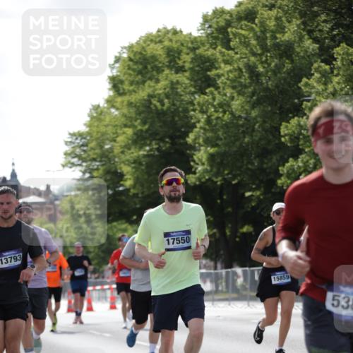 29.06.2025 - hella hamburg halbmarathon Jannik Wohlers http://msf.ph/oto/8283661 29.06.2025 10:03:12 Lombardsbrücke 1114, 1161, 1885, 2277, 2683, 2759, 4307, 5384, 5396, 5464, 6391, 7006, 7277, 7278, 7279, 8484, 10389, 11402, 12377, 13793, 13976, 15539, 15643, 15859, 16371, 16621, 17226, 17550, 18028, 18999 meine-sportfotos.de