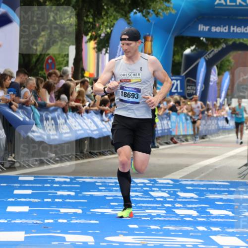 29.06.2025 - hella hamburg halbmarathon Strokosch-Dieckow http://msf.ph/oto/8283692 29.06.2025 10:22:06 Ziel 10650, 16068, 17886, 18693 meine-sportfotos.de